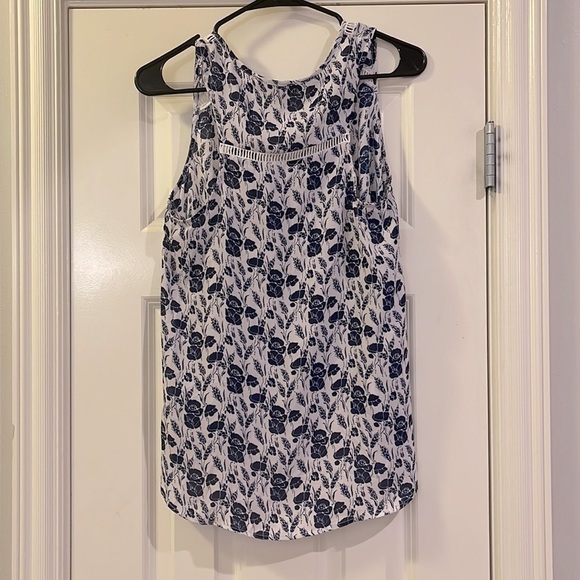Eight Sixty flowy navy and white floral tank. Size S. - Picture 2 of 3